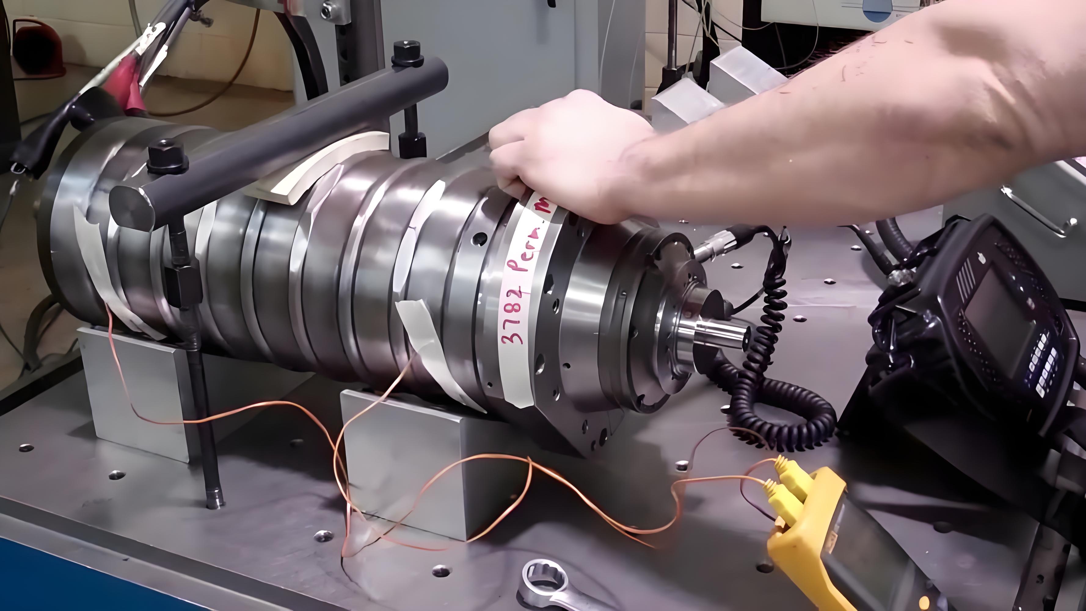 在大隈機床主軸維修現場，忙碌有序